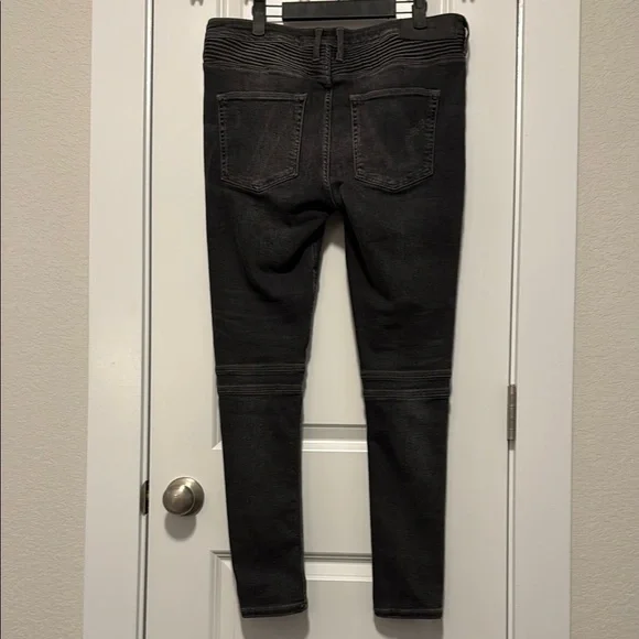 River Island (UK Brand) Men's Black Distressed Jeans size 32 - Picture 3 of 7